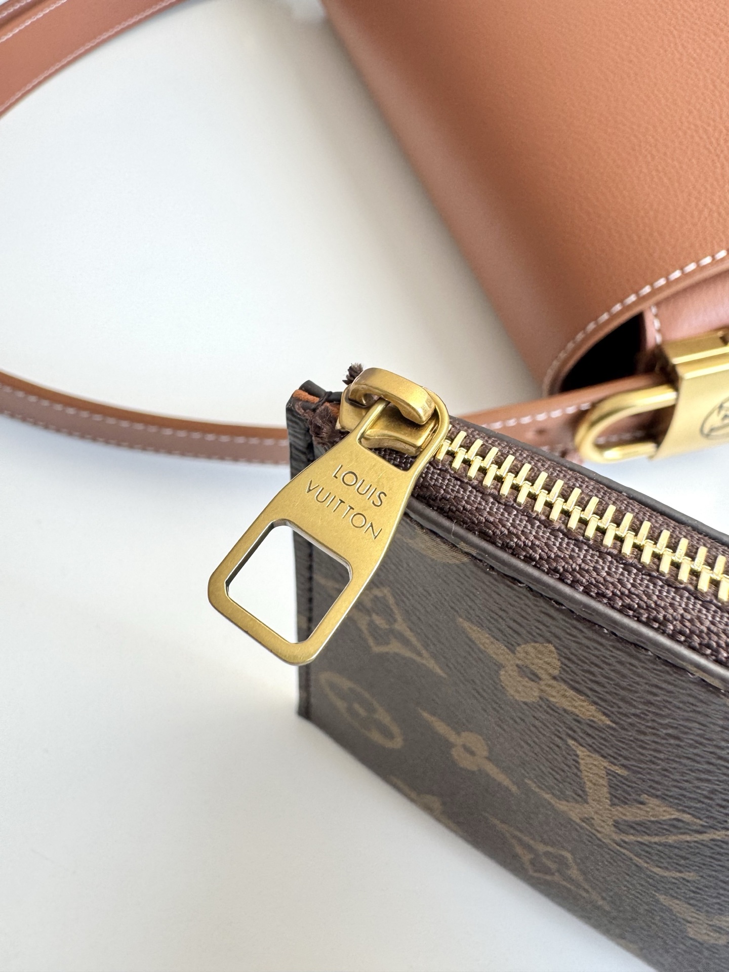 LV Low Key Messenger Bag 163c Dynamic Chip with Boutique Packaging M13151 Size: 30×18×12 cm 12 LV Low Key Messenger Bag 163c Dynamic Chip with Boutique Packaging M13151 Size: 30×18×12 cm - Image 12