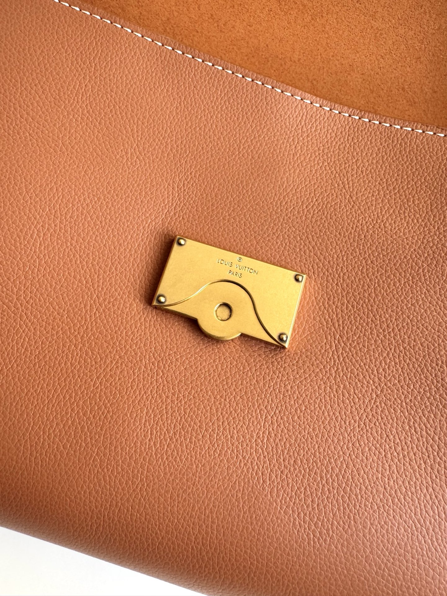 LV Low Key Messenger Bag 163c Dynamic Chip with Boutique Packaging M13151 Size: 30×18×12 cm 16 LV Low Key Messenger Bag 163c Dynamic Chip with Boutique Packaging M13151 Size: 30×18×12 cm - Image 16