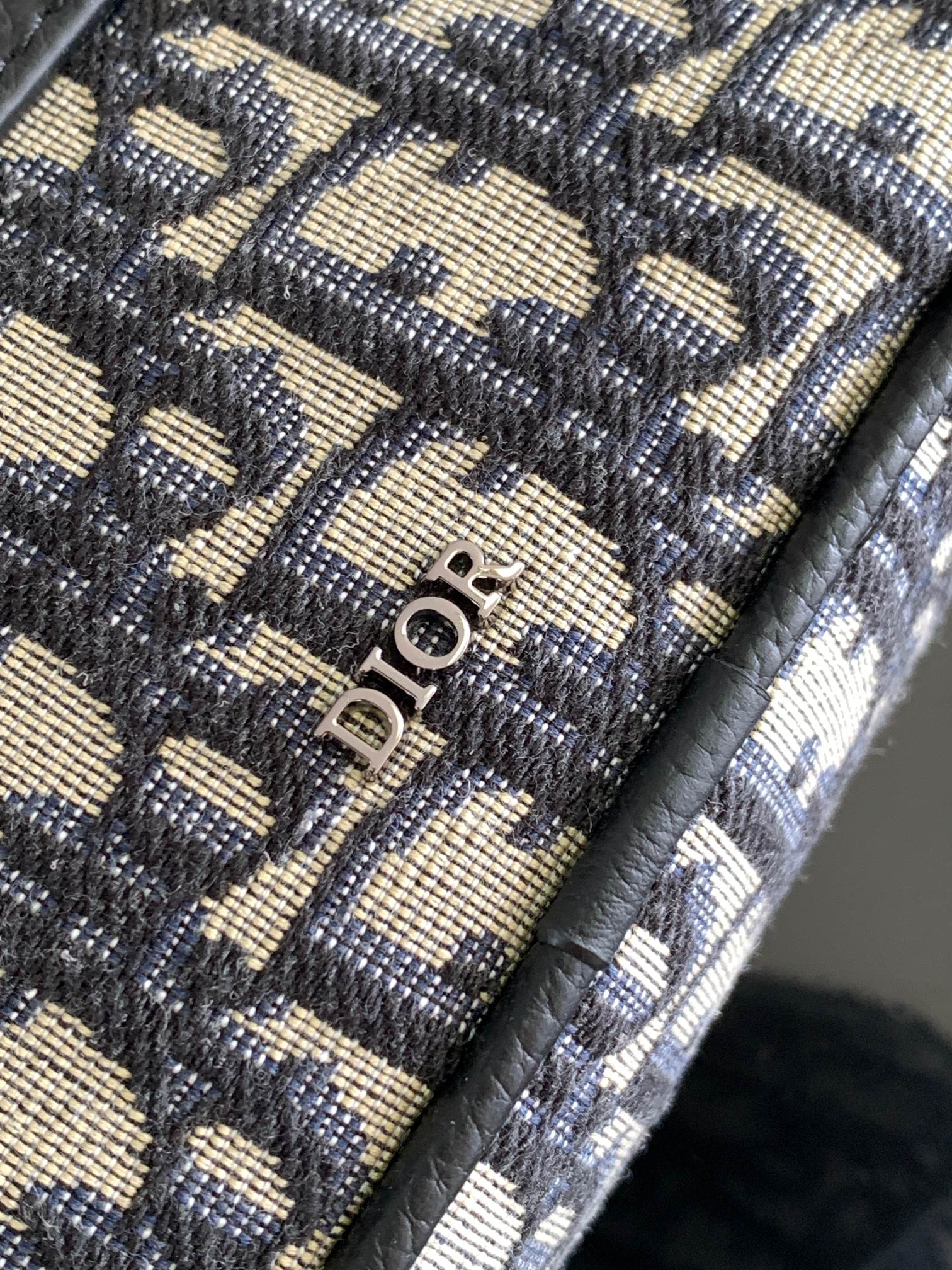 Dior Safari Messenger Bag Features & Materials: Main material: Beige and black Oblique print fabric Details: Black-grained calfskin leather accents Dimensions: 17 × 12.5 × 4 cm (L × H × W) Model number: 2ESWS011YKY_H27E 5 Dior Safari Messenger Bag Features & Materials: Main material: Beige and black Oblique print fabric Details: Black-grained calfskin leather accents Dimensions: 17 × 12.5 × 4 cm (L × H × W) Model number: 2ESWS011YKY_H27E - Image 5