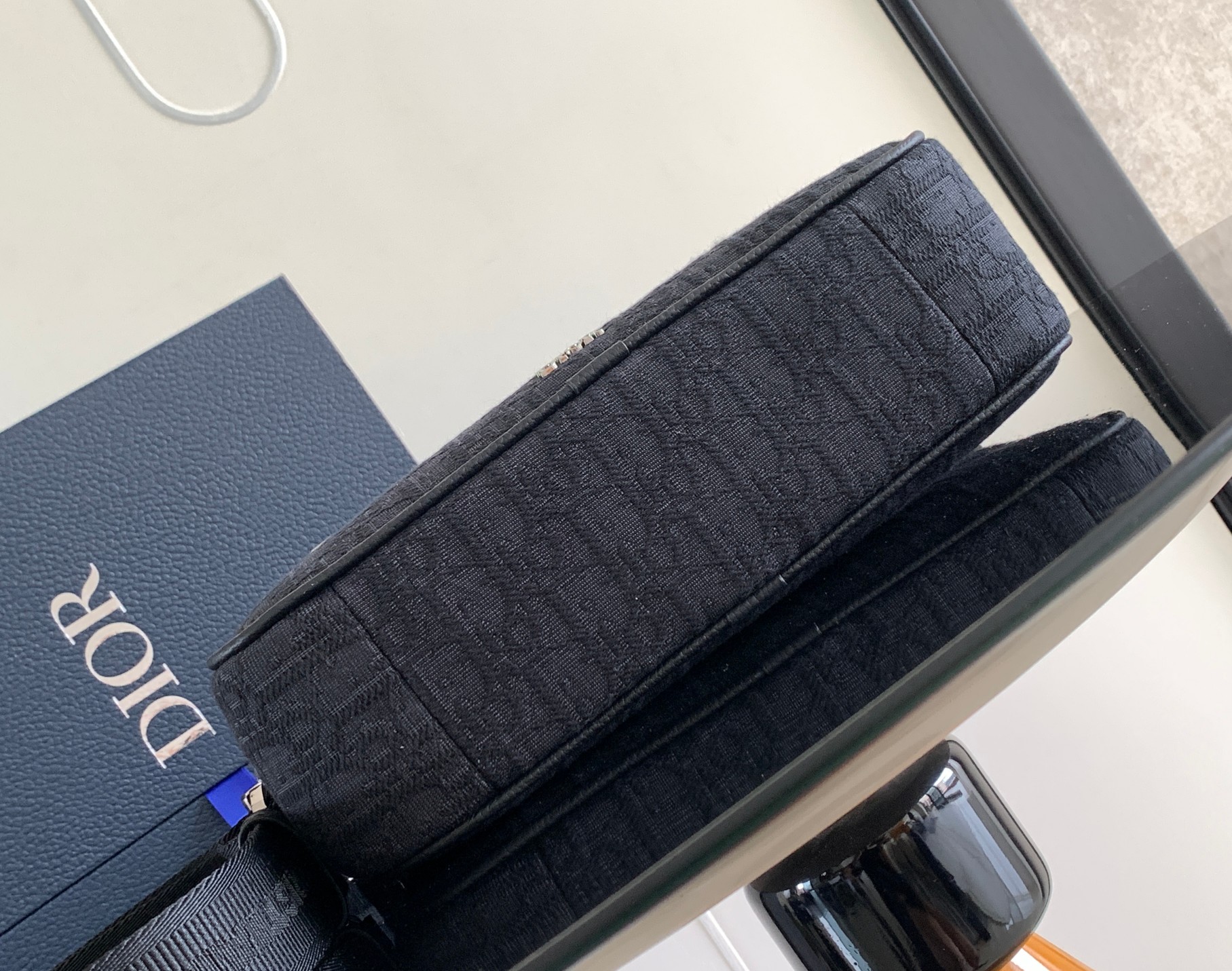 Dior Safari Messenger Bag Features & Materials: Main material: Beige and black Oblique print fabric Details: Black-grained calfskin leather accents Dimensions: 26 × 17 × 7 cm (L × H × W) Model number: 1ESPO297YKY_H27E (537743) 4 Dior Safari Messenger Bag Features & Materials: Main material: Beige and black Oblique print fabric Details: Black-grained calfskin leather accents Dimensions: 26 × 17 × 7 cm (L × H × W) Model number: 1ESPO297YKY_H27E (537743) - Image 4