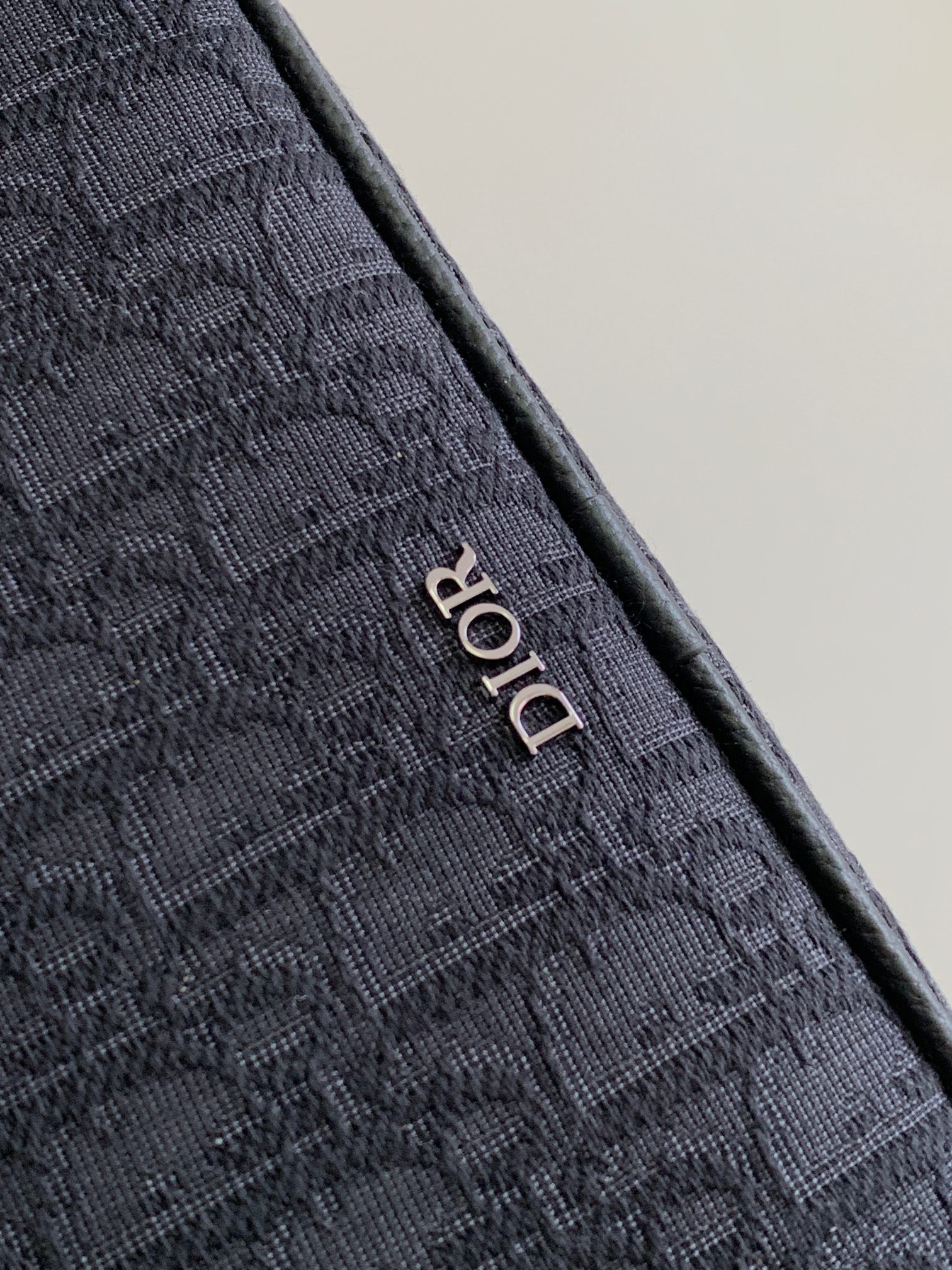 Dior Safari Messenger Bag Features & Materials: Main material: Beige and black Oblique print fabric Details: Black-grained calfskin leather accents Dimensions: 26 × 17 × 7 cm (L × H × W) Model number: 1ESPO297YKY_H27E (537743) 5 Dior Safari Messenger Bag Features & Materials: Main material: Beige and black Oblique print fabric Details: Black-grained calfskin leather accents Dimensions: 26 × 17 × 7 cm (L × H × W) Model number: 1ESPO297YKY_H27E (537743) - Image 5