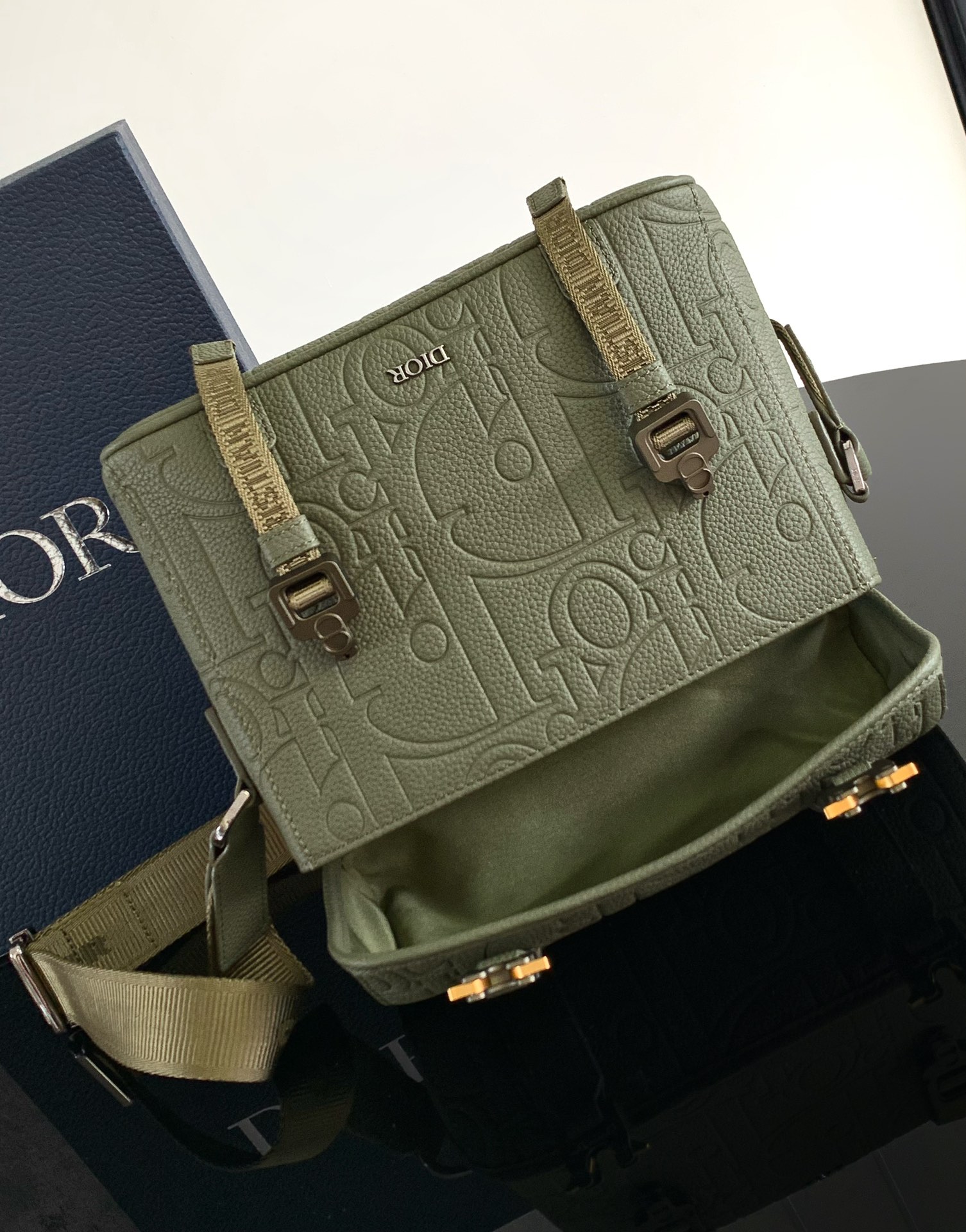 Dior Hit The Road collection Main material: Cotton, tech fabric, calfskin Lining: Tech fabric, cotton, calfskin Size: 24 x 18 x 8 cm Model number: EBA-1ESPO333YKY_H27E 5 Dior Hit The Road collection Main material: Cotton, tech fabric, calfskin Lining: Tech fabric, cotton, calfskin Size: 24 x 18 x 8 cm Model number: EBA-1ESPO333YKY_H27E - Image 5
