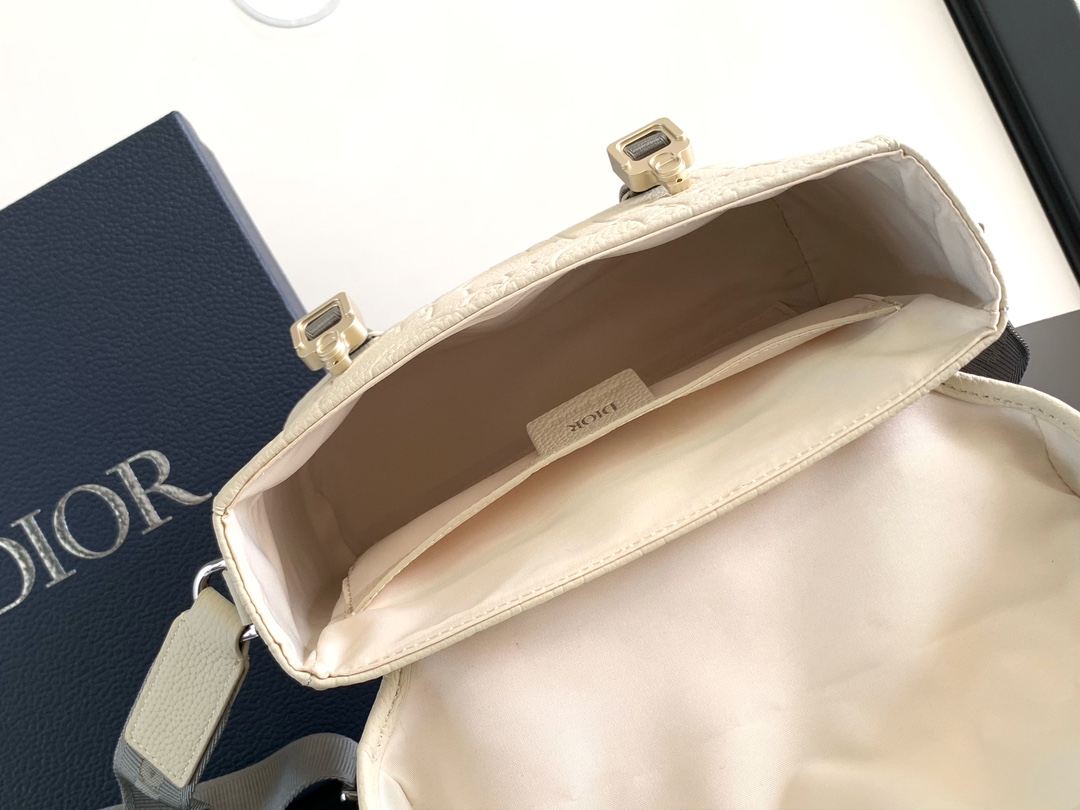 Dior Hit The Road collection Main material: Cotton, tech fabric, calfskin Lining: Tech fabric, cotton, calfskin Size: 24 x 18 x 8 cm Model number: EBA-1ESPO333YKY_H27E 7 Dior Hit The Road collection Main material: Cotton, tech fabric, calfskin Lining: Tech fabric, cotton, calfskin Size: 24 x 18 x 8 cm Model number: EBA-1ESPO333YKY_H27E - Image 7