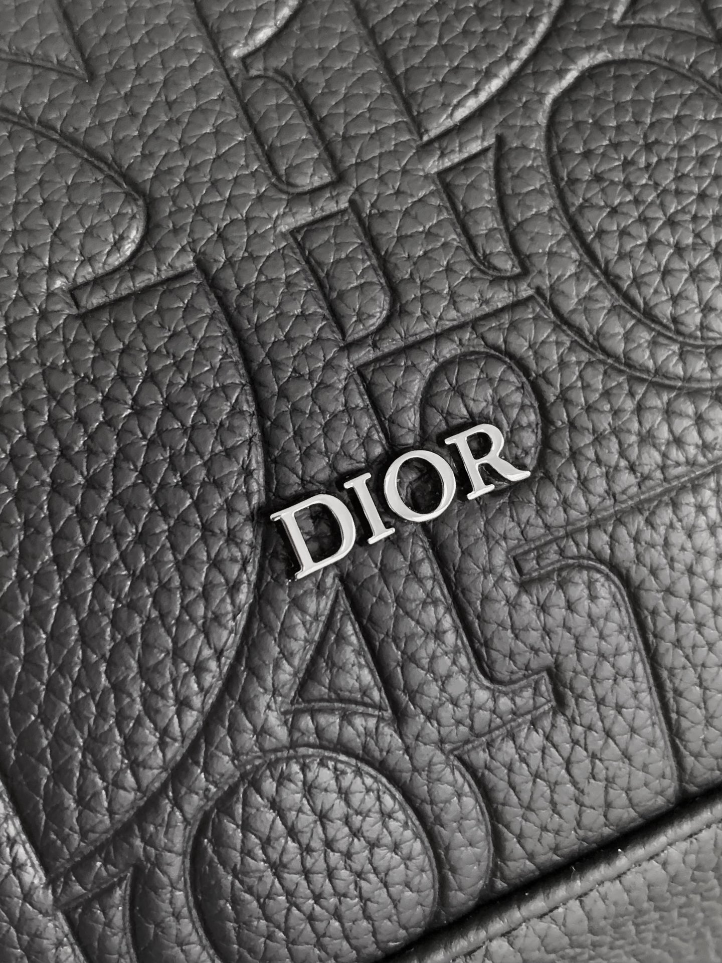 Dior Hit The Road Flap Backpack seamlessly blends modern style Crafted from beige Oblique printed fabric Size: 43 × 43 × 18 cm (L × H × W) Lining: Fabric (excluding trims and decorative stitching) Main compartment: Flap closure with drawstringModel number: FK-1ESBA205YKY_H03E 6 Dior Hit The Road Flap Backpack seamlessly blends modern style Crafted from beige Oblique printed fabric Size: 43 × 43 × 18 cm (L × H × W) Lining: Fabric (excluding trims and decorative stitching) Main compartment: Flap closure with drawstringModel number: FK-1ESBA205YKY_H03E - Image 6