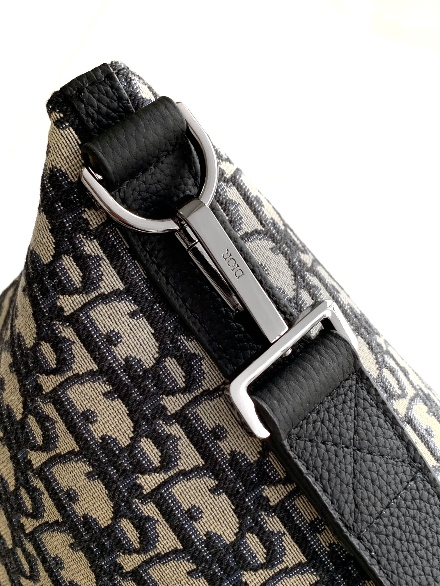 Dior Weekender 40 Handbag Key Features: Main materials: Cotton, calfskin leather, and technical fabric Interior lining: Technical fabric, cotton, and calfskin leather Dimensions: Size: 57.5 x 34.5 x 22 cm (L x H x W) Model number: 1ESDU134YKY_H03E 6 Dior Weekender 40 Handbag Key Features: Main materials: Cotton, calfskin leather, and technical fabric Interior lining: Technical fabric, cotton, and calfskin leather Dimensions: Size: 57.5 x 34.5 x 22 cm (L x H x W) Model number: 1ESDU134YKY_H03E - Image 6
