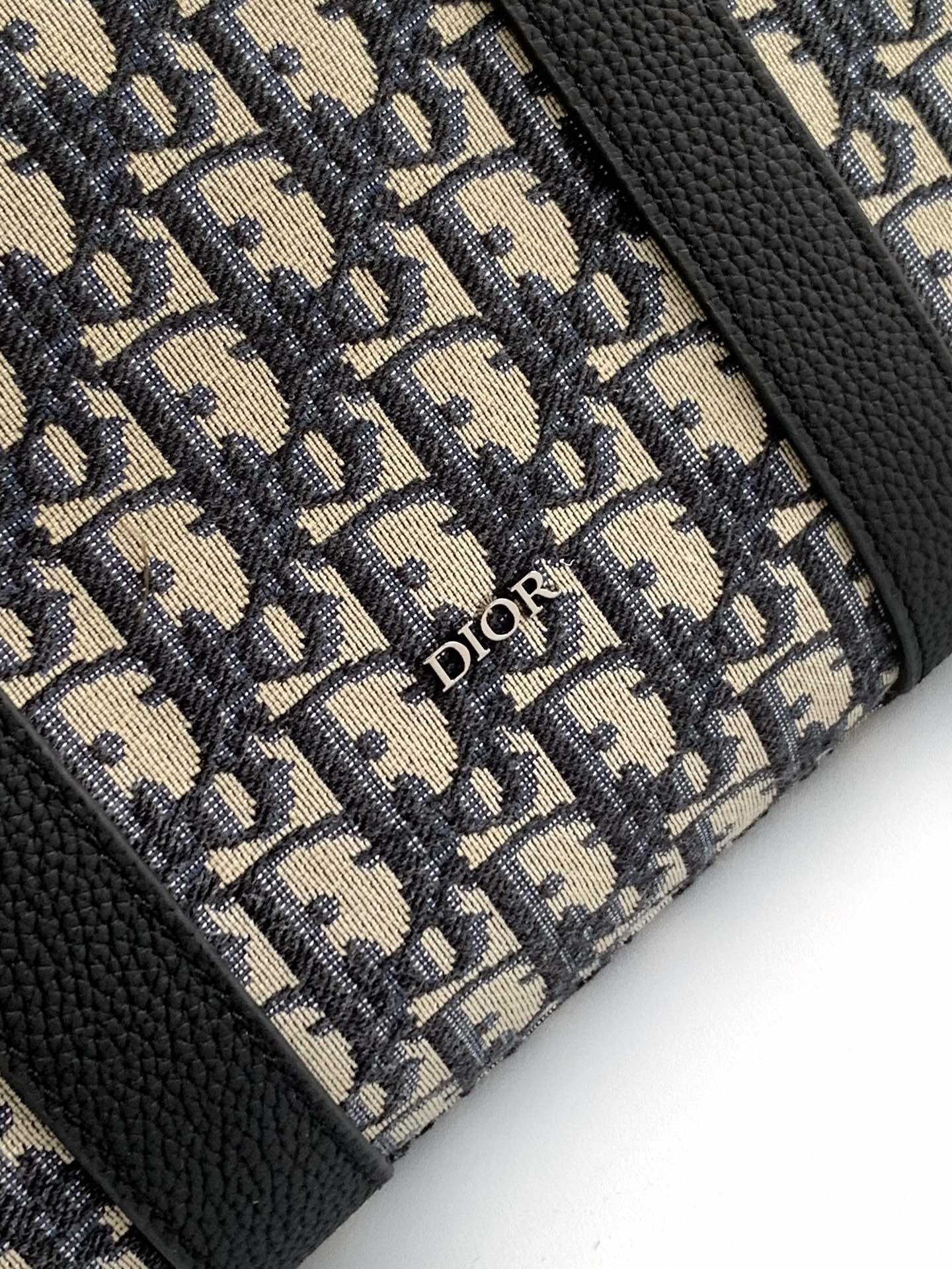 Dior Weekender 40 Handbag Key Features: Main materials: Cotton, calfskin leather, and technical fabric Interior lining: Technical fabric, cotton, and calfskin leather Dimensions: Size: 57.5 x 34.5 x 22 cm (L x H x W) Model number: 1ESDU134YKY_H03E 5 Dior Weekender 40 Handbag Key Features: Main materials: Cotton, calfskin leather, and technical fabric Interior lining: Technical fabric, cotton, and calfskin leather Dimensions: Size: 57.5 x 34.5 x 22 cm (L x H x W) Model number: 1ESDU134YKY_H03E - Image 5