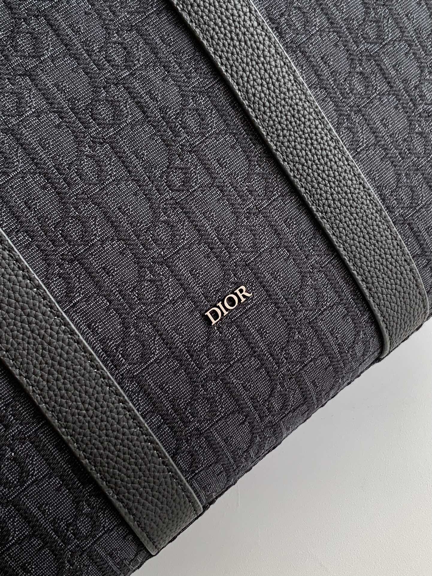 Dior Weekender 40 Handbag Key Features: Main materials: Cotton, calfskin leather, and technical fabric Interior lining: Technical fabric, cotton, and calfskin leather Dimensions: Size: 57.5 x 34.5 x 22 cm (L x H x W) Model number: 1ESDU134YKY_H03E 4 Dior Weekender 40 Handbag Key Features: Main materials: Cotton, calfskin leather, and technical fabric Interior lining: Technical fabric, cotton, and calfskin leather Dimensions: Size: 57.5 x 34.5 x 22 cm (L x H x W) Model number: 1ESDU134YKY_H03E - Image 4