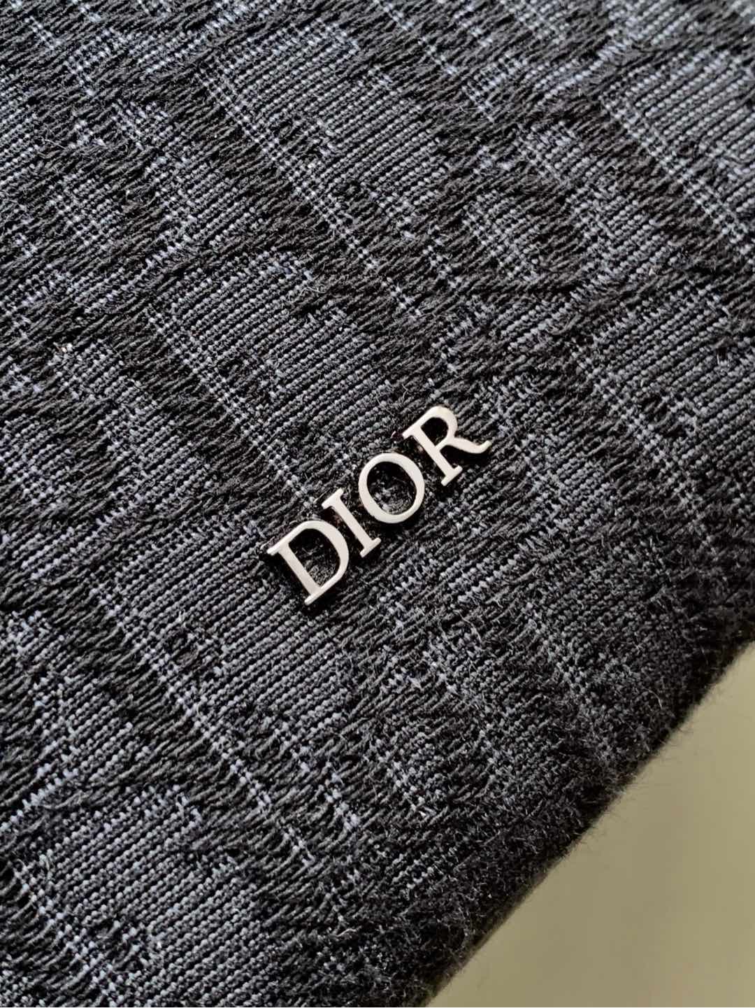 Dior Rider 2.0 Belt Bag Primary materials: Calfskin leather, cotton, and technical fabric Dimensions: 17 × 26 × 8 cm (L × H × W) 6 Dior Rider 2.0 Belt Bag Primary materials: Calfskin leather, cotton, and technical fabric Dimensions: 17 × 26 × 8 cm (L × H × W) - Image 6