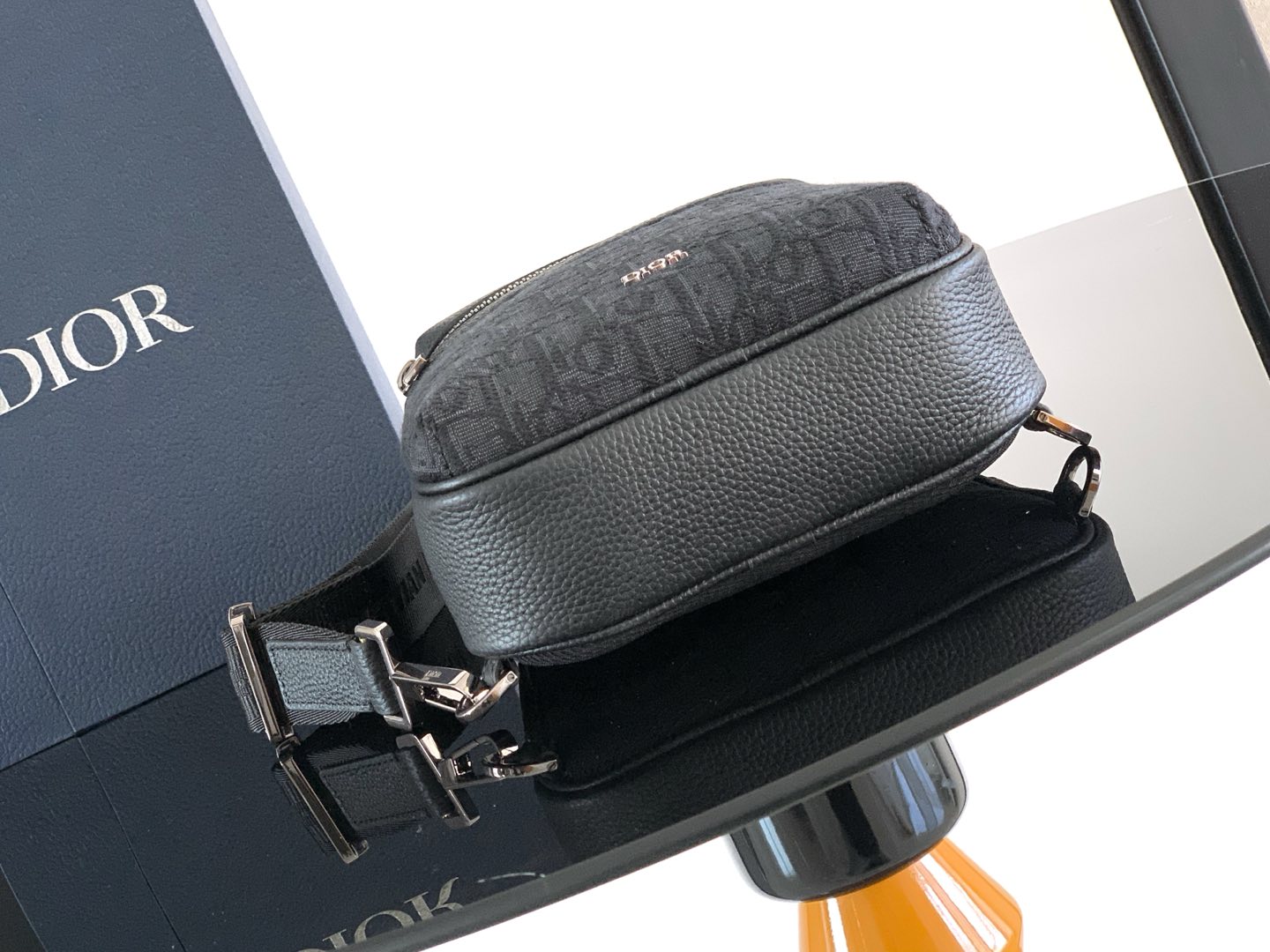 Dior Rider 2.0 Belt Bag Primary materials: Calfskin leather, cotton, and technical fabric Dimensions: 17 × 26 × 8 cm (L × H × W) 4 Dior Rider 2.0 Belt Bag Primary materials: Calfskin leather, cotton, and technical fabric Dimensions: 17 × 26 × 8 cm (L × H × W) - Image 4