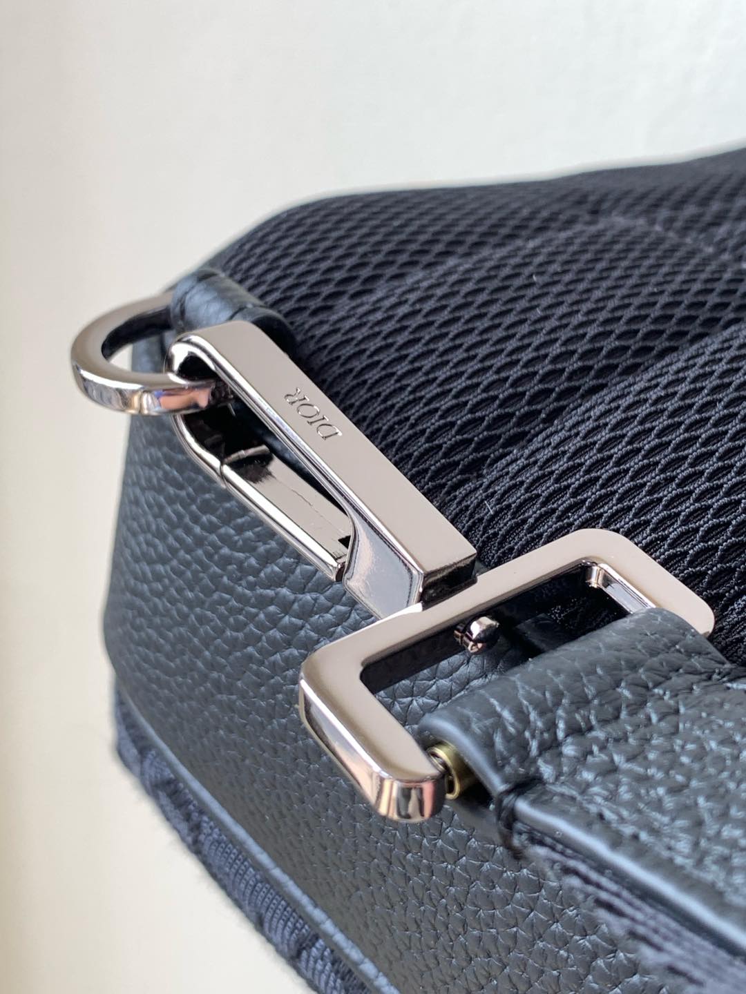 Dior Rider 2.0 Belt Bag Primary materials: Calfskin leather, cotton, and technical fabric Dimensions: 17 × 26 × 8 cm (L × H × W) 5 Dior Rider 2.0 Belt Bag Primary materials: Calfskin leather, cotton, and technical fabric Dimensions: 17 × 26 × 8 cm (L × H × W) - Image 5