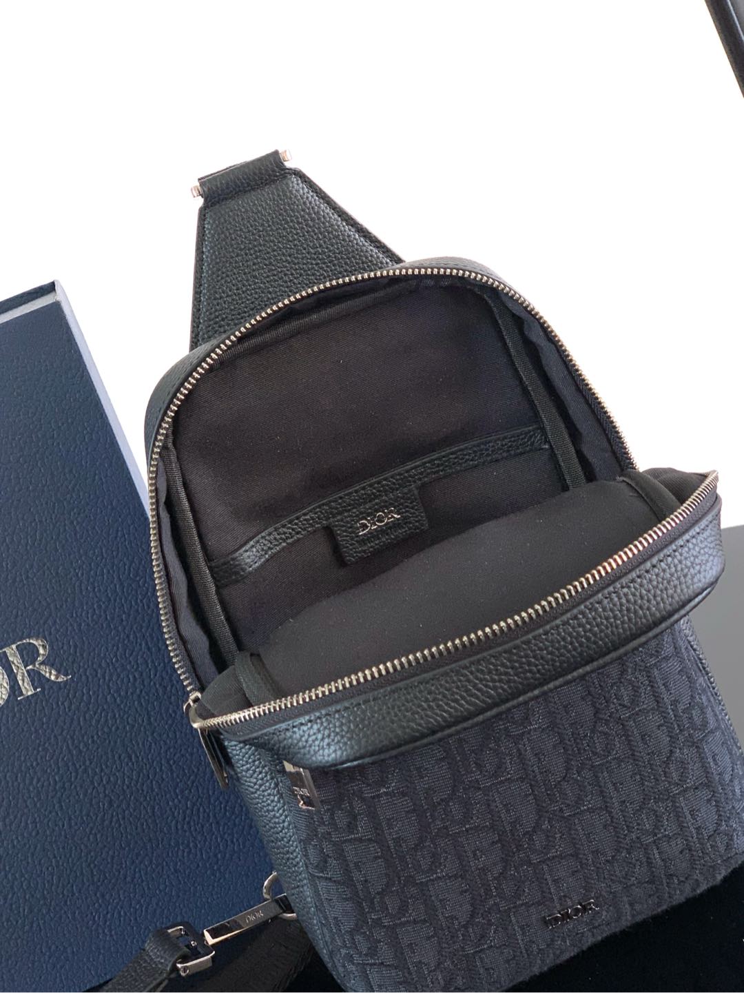 Dior Rider 2.0 Belt Bag Primary materials: Calfskin leather, cotton, and technical fabric Dimensions: 17 × 26 × 8 cm (L × H × W) 8 Dior Rider 2.0 Belt Bag Primary materials: Calfskin leather, cotton, and technical fabric Dimensions: 17 × 26 × 8 cm (L × H × W) - Image 8