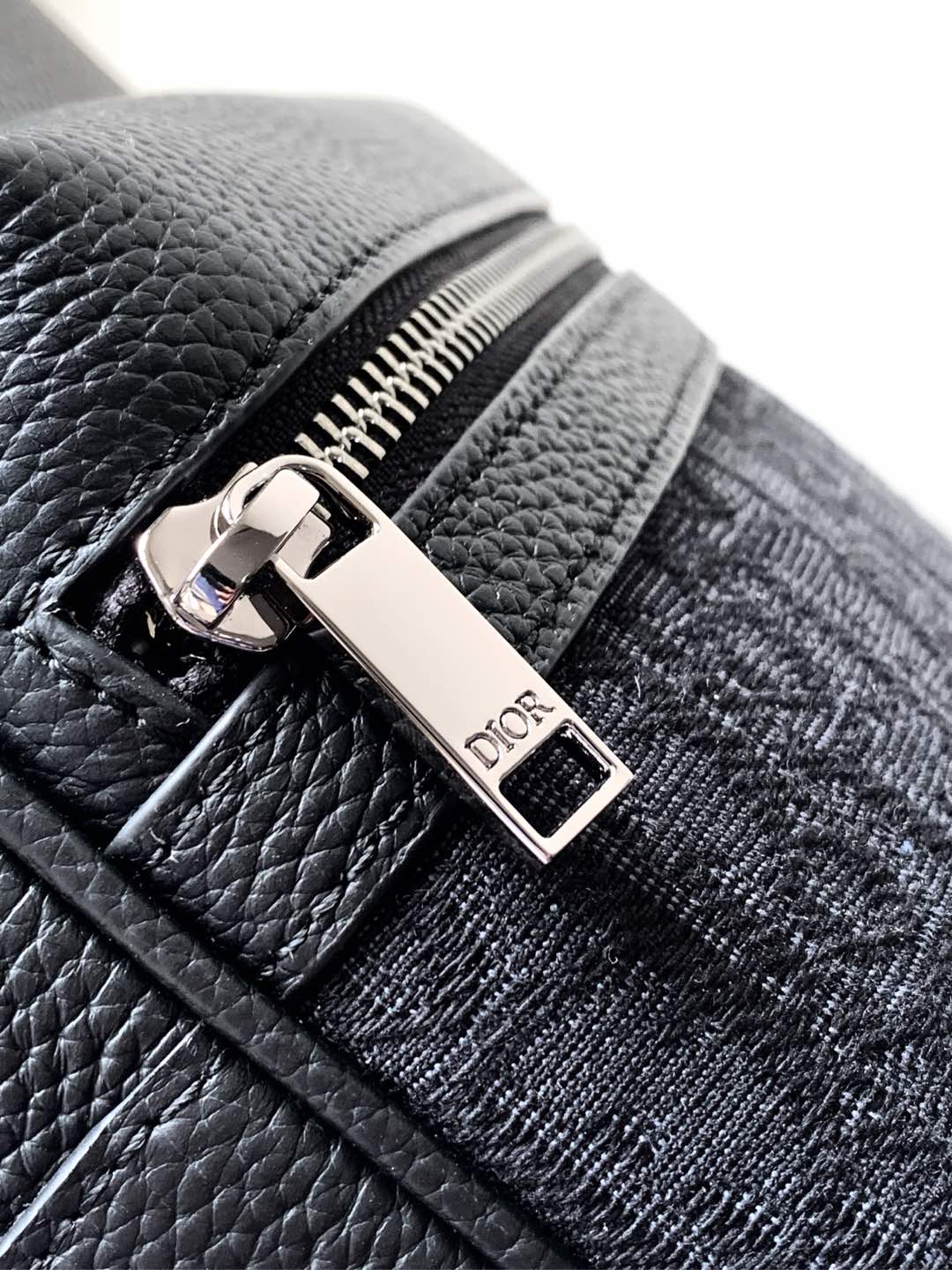 Dior Rider 2.0 Belt Bag Primary materials: Calfskin leather, cotton, and technical fabric Dimensions: 17 × 26 × 8 cm (L × H × W) 7 Dior Rider 2.0 Belt Bag Primary materials: Calfskin leather, cotton, and technical fabric Dimensions: 17 × 26 × 8 cm (L × H × W) - Image 7